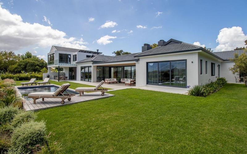 4 Bedroom Property for Sale in Zwaanswyk Western Cape